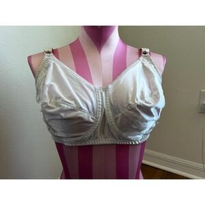 Women's Vintage White Bra Size 38DDD‎